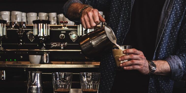 Catanzaro, prendevano il caffè al banco: sanzionati clienti e titolare