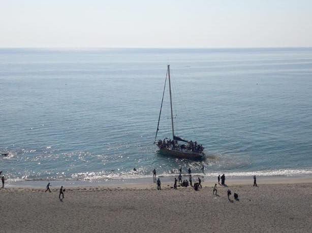 Migranti, Zampa: «Pochi sbarchi, il problema è chi sfugge ai controlli»