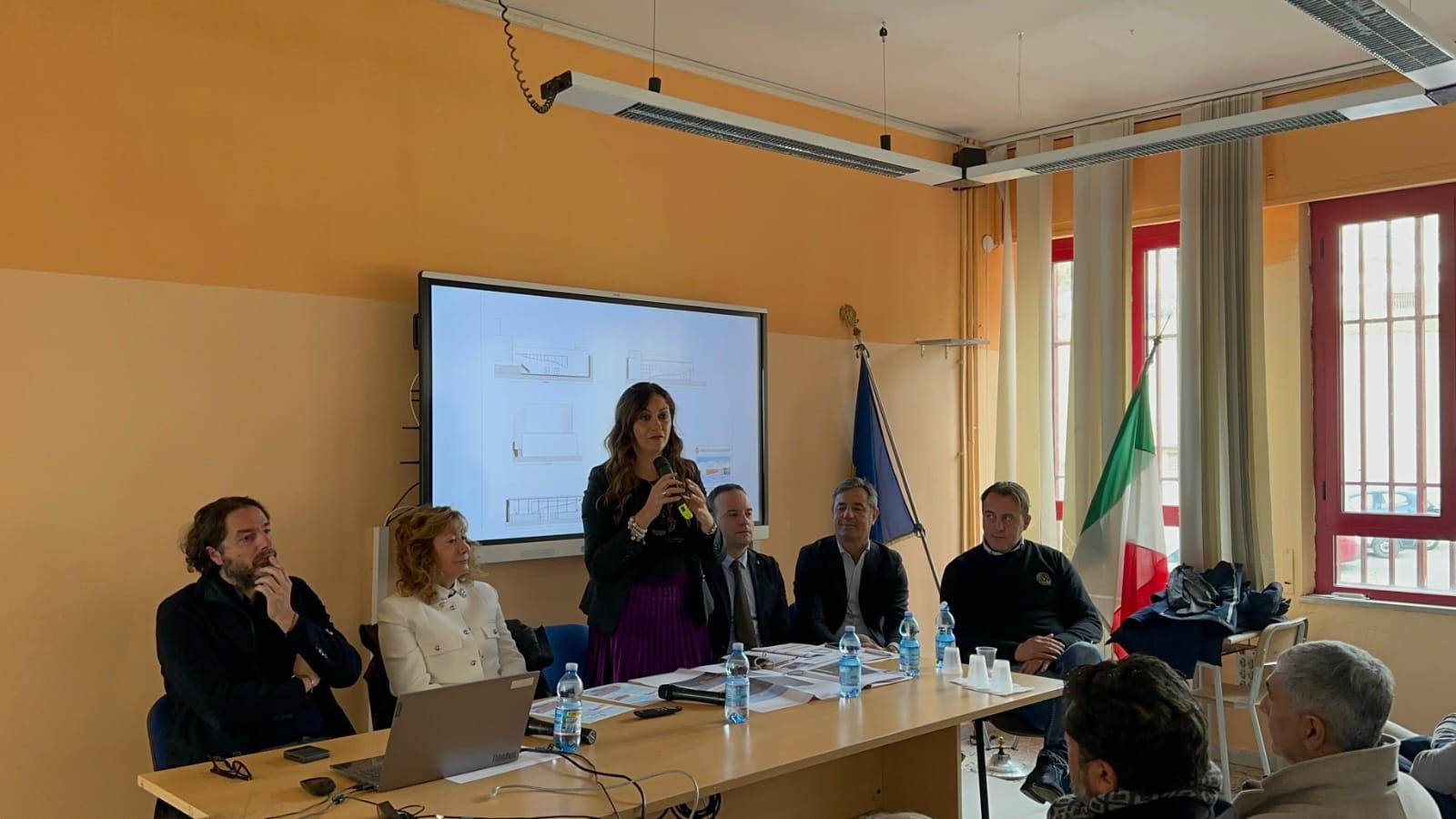 Succurro in visita al “Pizzini” di Paola: «Presto costruiremo la nuova palestra»