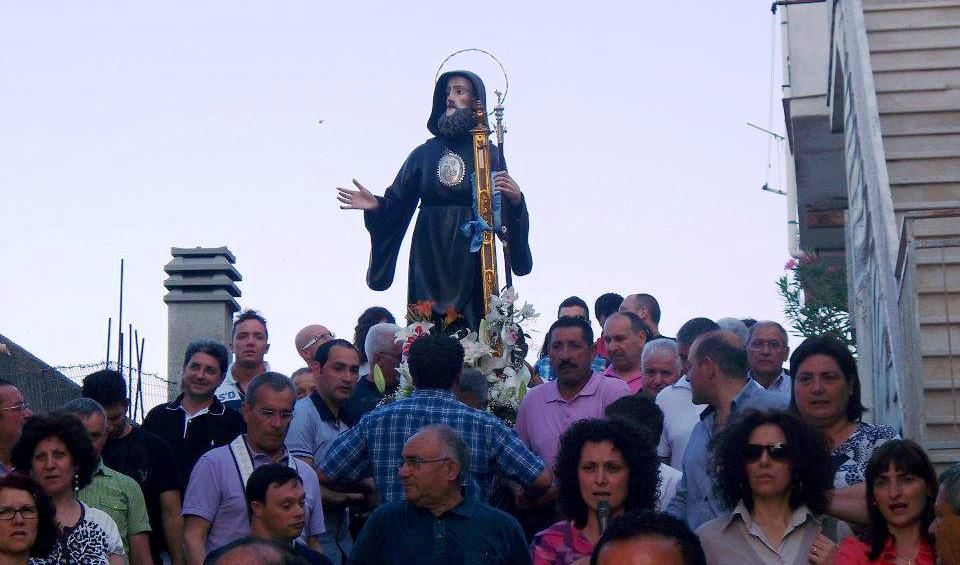 Esplode fuoco d'artificio a Casabona, ferito 41enne