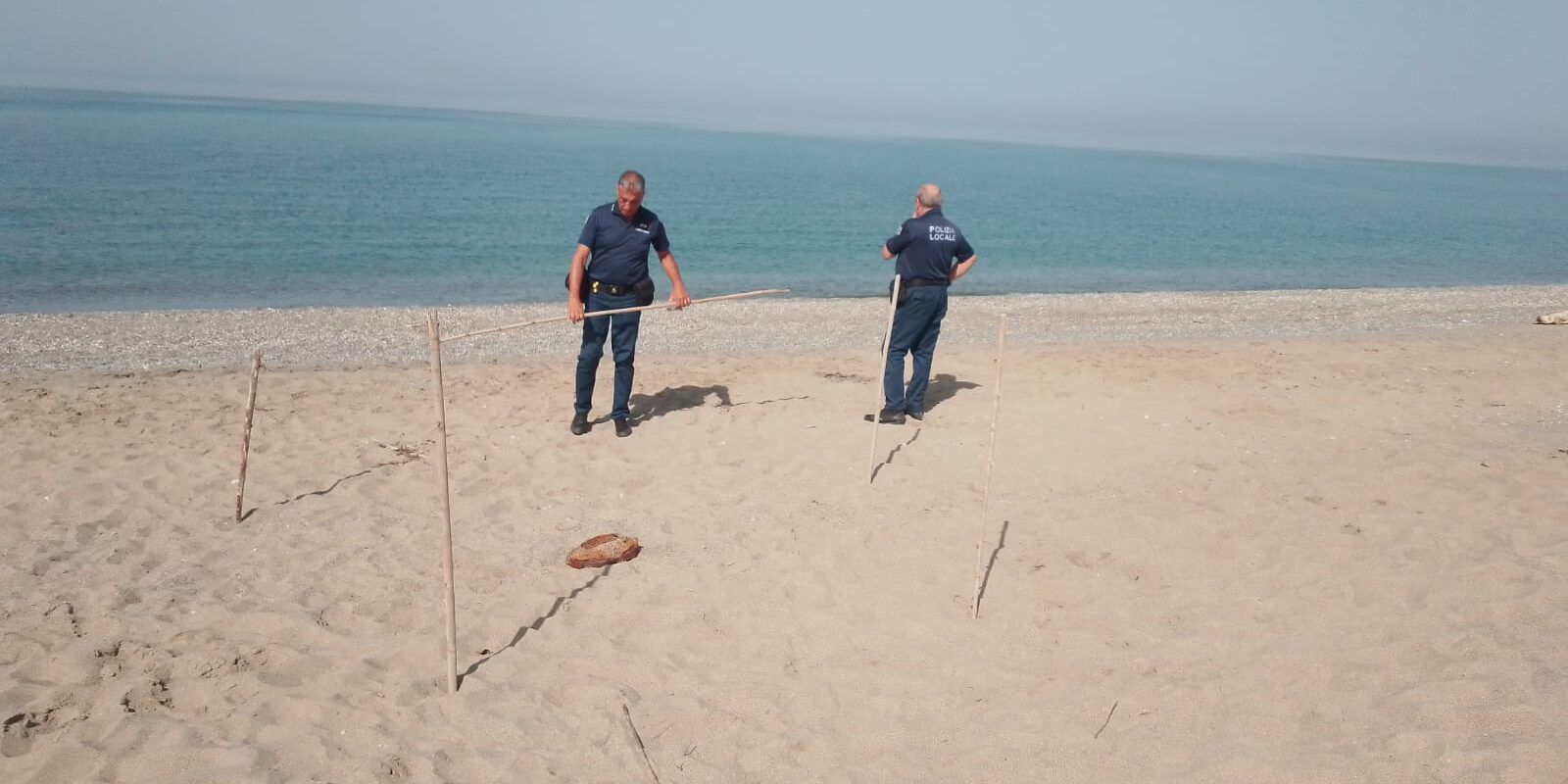 Mina anticarro ritrovata sulla spiaggia di San Pietro Lametino
