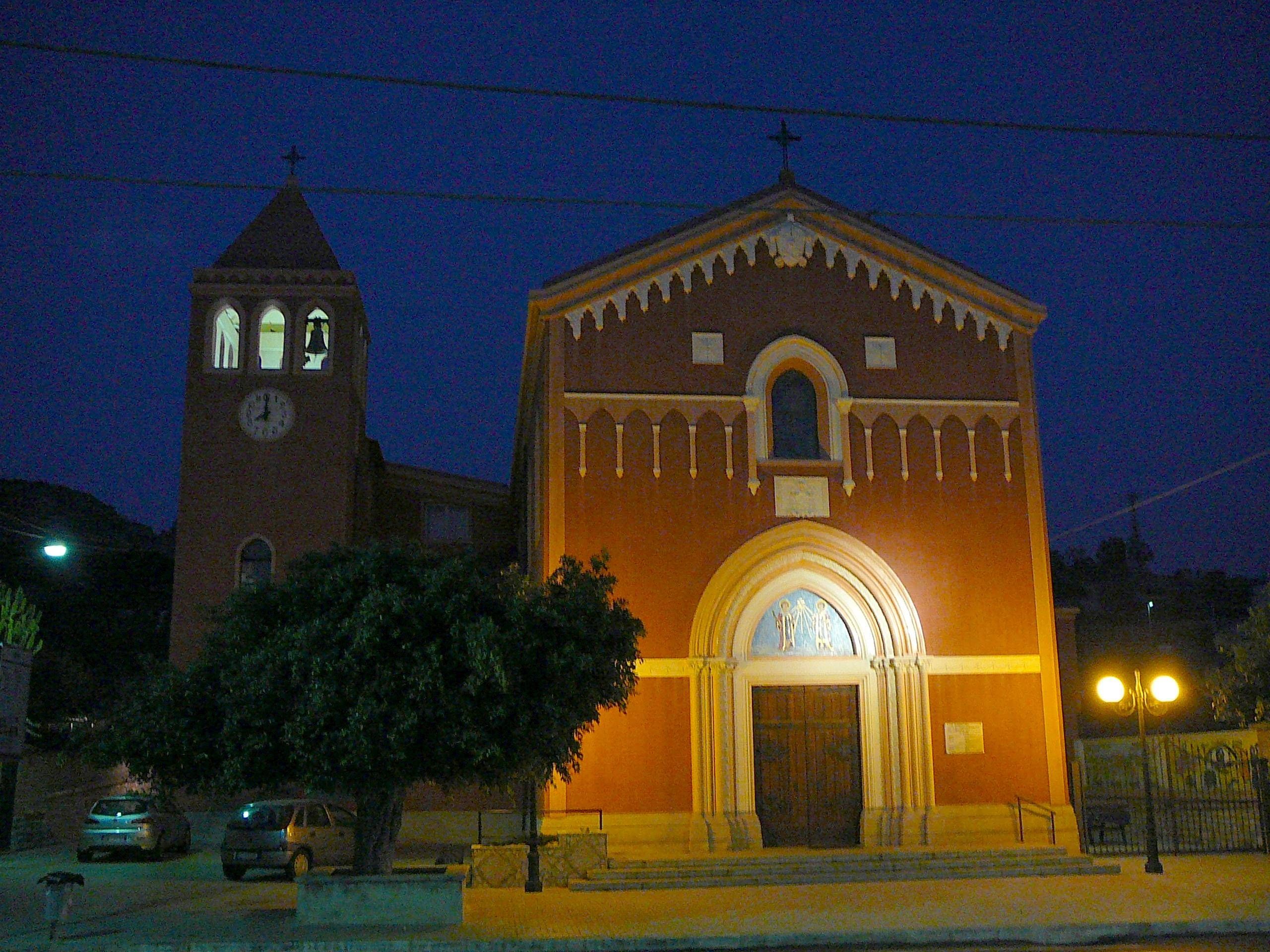 Incendiata l'auto di un parroco di Reggio