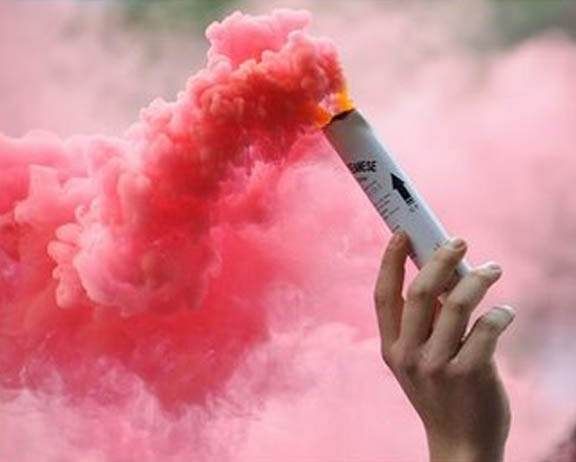 Minacce ad arbitro e lancio di fumogeni, 7 Daspo