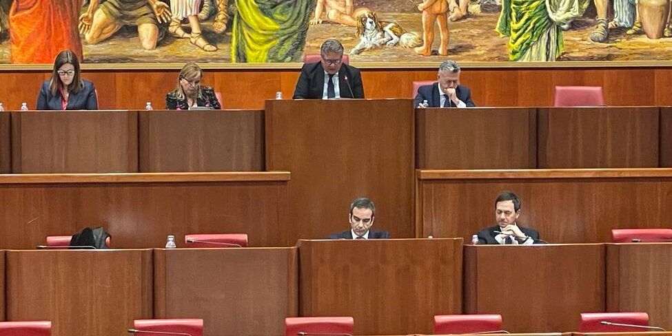 L’Arpacal accende il dibattito. Occhiuto: «Nessuna epurazione e sull’ambiente siamo virtuosi rispetto al passato»