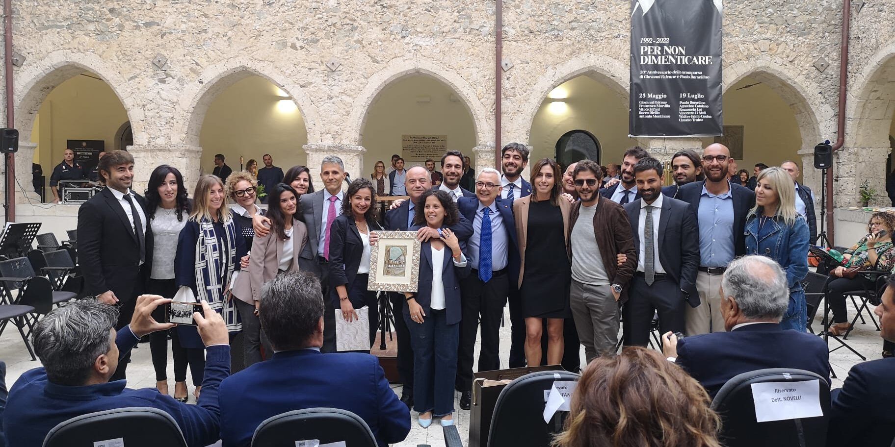 Saluto commosso a Gratteri. I suoi pm: «Siamo la tua Procura per sempre» – VIDEO E FOTO