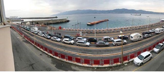 Stretto aperto nonostante i divieti. «È il terzo esodo dal Nord»