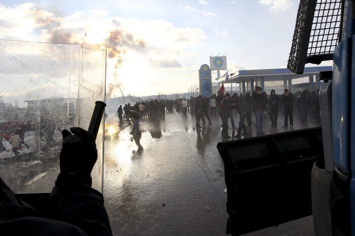 Tensione con la Serbia, esplosioni e sparatorie nel nord del Kosovo