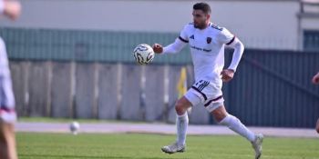 Il Cosenza strappa un punto al “Vigorito” e aggancia la Salernitana al terzo posto