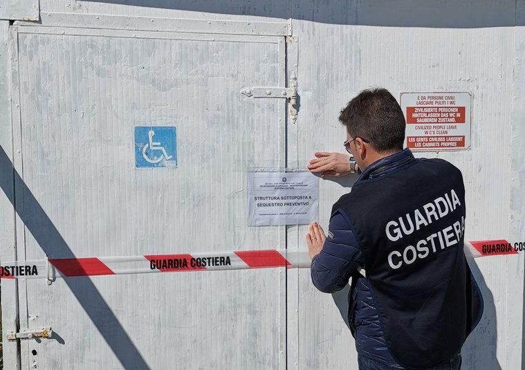 Rocca Imperiale, sigilli a uno stabilimento balneare