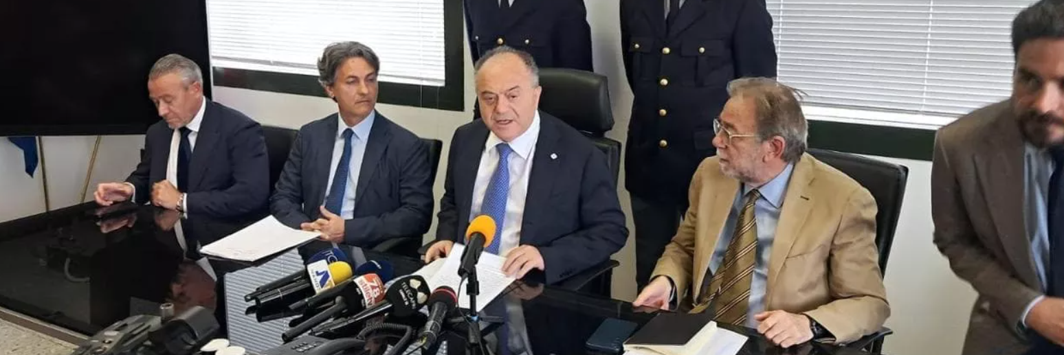Dati su calciatori e cantanti venduti da poliziotti infedeli