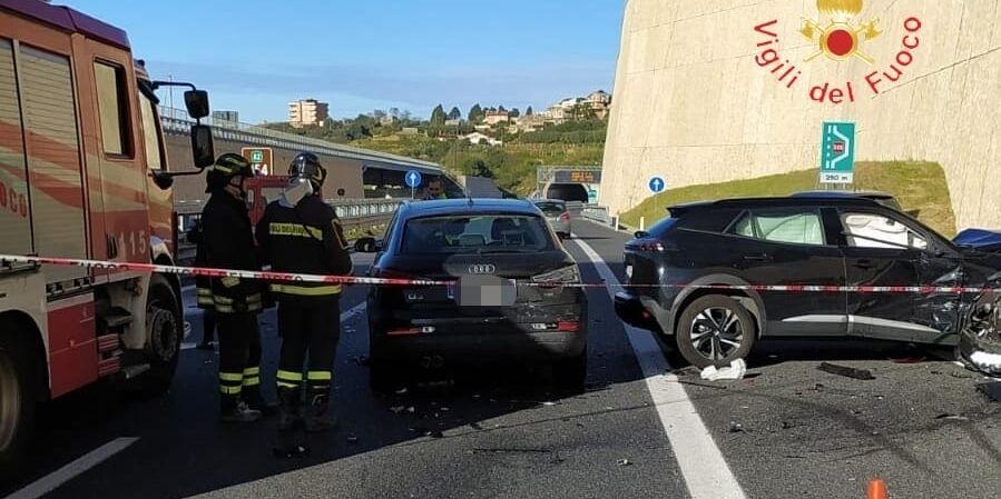 Incidente stradale sull’A2, quattro feriti in prossimità dello svincolo di Villa San Giovanni – FOTO e VIDEO