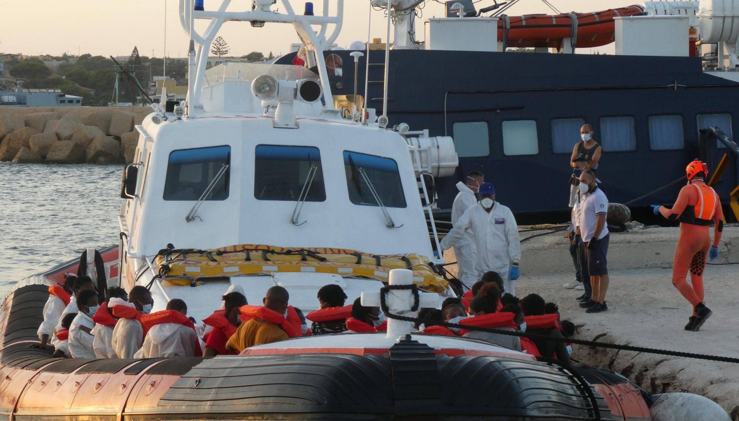 Interventi sulle coste calabresi: arrestati quattro trafficanti di migranti