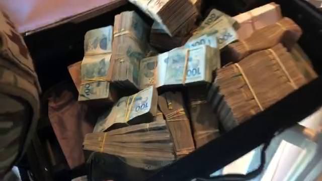 Il narcobroker trovato con 20 kg di banconote nel covo di lusso