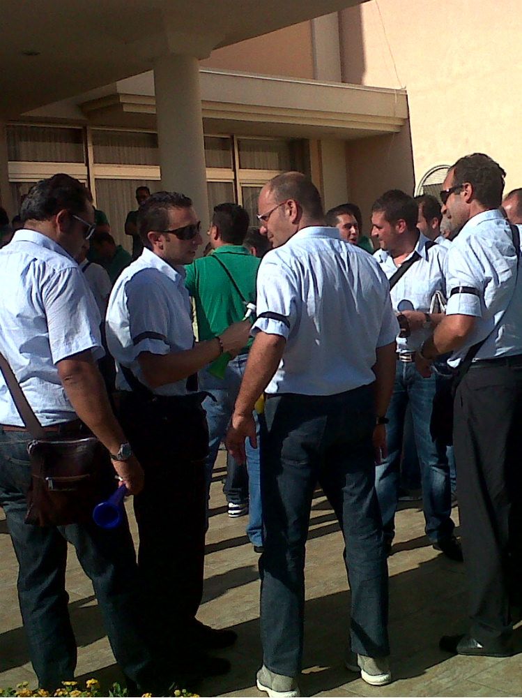 Senza stipendio, pronti allo sciopero