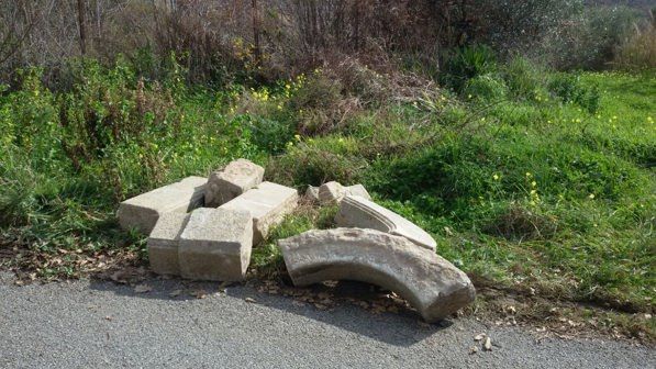 Ricadi, trovato un arco in marmo dell'Ottocento