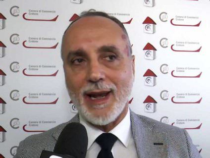 Crotone, chiuso l'accordo tra (mezzo) Pd e il "reuccio" Sculco. Il candidato sarà Arcuri