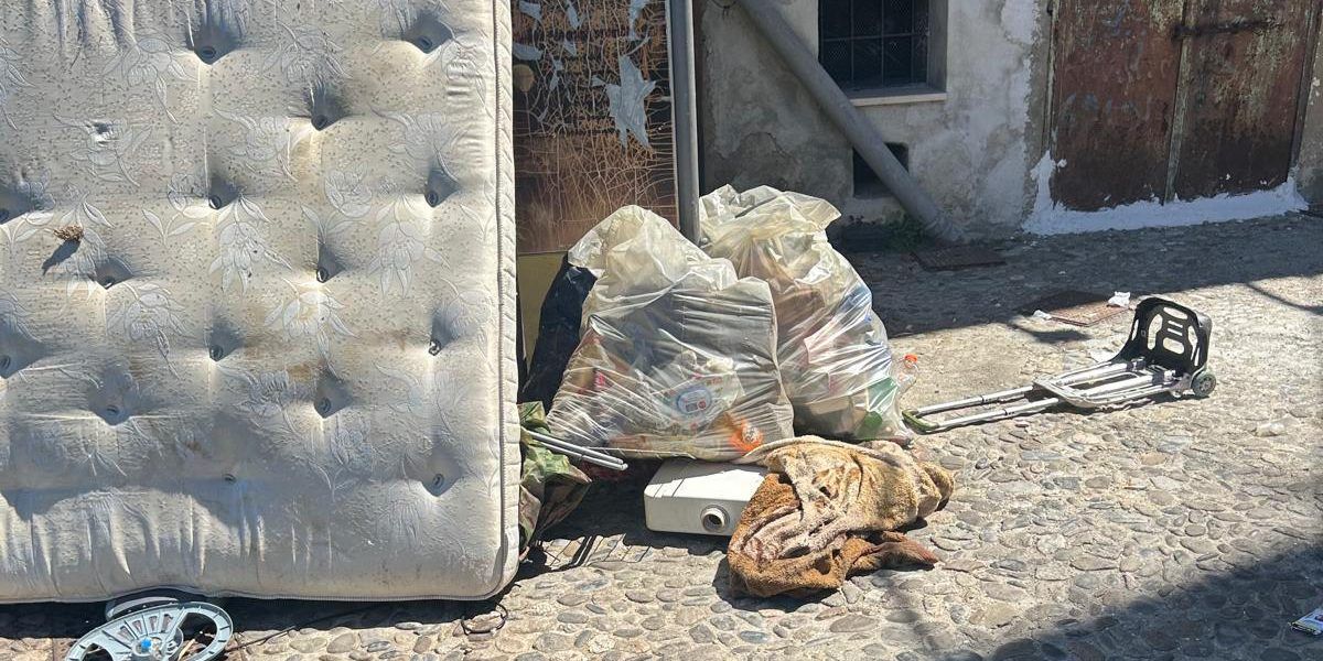 Cosenza, FdI: «Piazza Valdesi, corso Telesio e lungo Crati nel degrado» – FOTO
