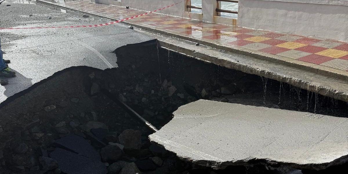 Il lungomare di San Lucido cede alla forza delle mareggiate – FOTO