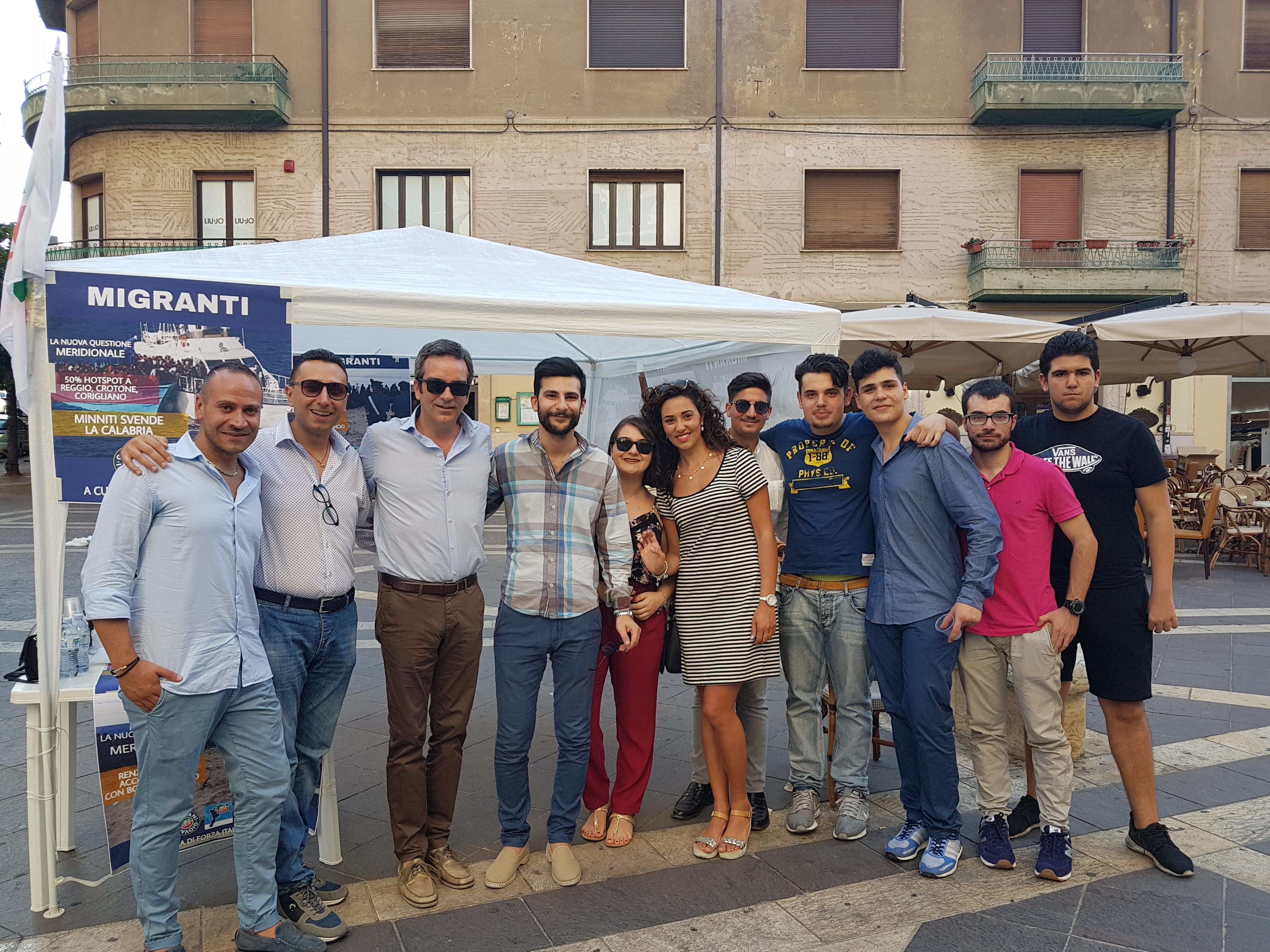 Emergenza migranti, i giovani di Fi in piazza a Cosenza