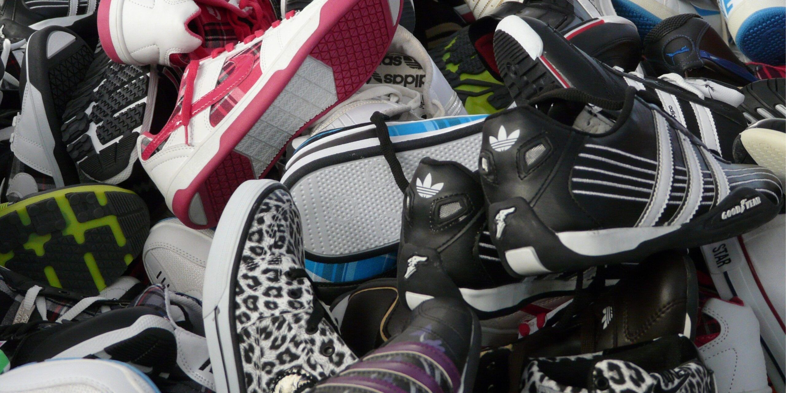 Rubano un furgone pieno di scarpe a Scalea, “beccati” due giovani a Casoria