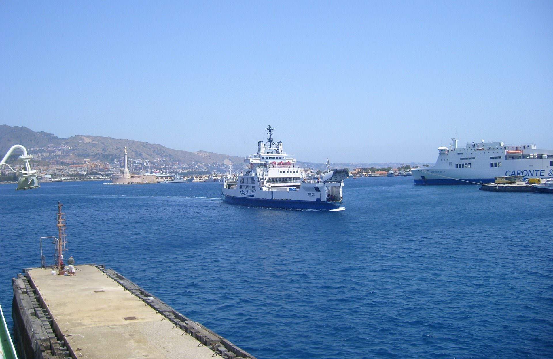 Caos a Villa San Giovanni, Santelli: «Misure adeguate per risolvere il problema». Falcomatà e Viscomi: «Intollerabile»