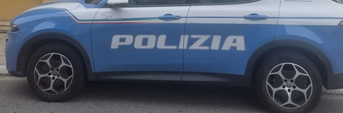 Poliziotti aggrediti a martellate, aggressore ferito