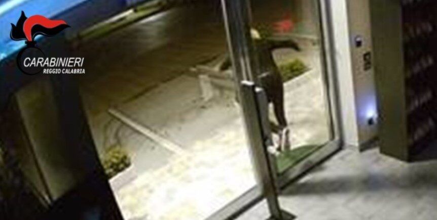 Compie una serie di furti ad attività commerciali nel Reggino, arrestato 42enne