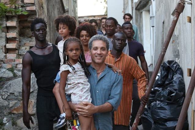 «Non ci sono più ragioni per bloccare la fiction su Riace». Presentato un esposto in procura