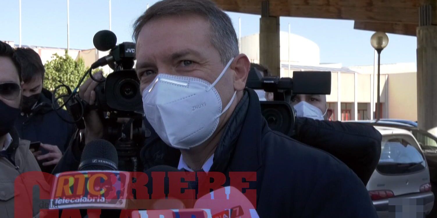 Svuotavano tombe e distruggevano i cadaveri nel cimitero di Tropea, tre arresti – VIDEO