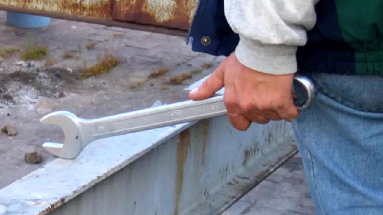 Cariati, avvocato aggredito con una chiave inglese