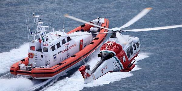 Reggio, la Guardia costiera soccorre membro dell’equipaggio di una nave