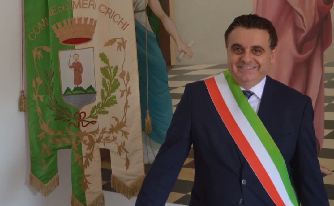 Simeri Crichi, lo sfogo di Zicchinella: «Se sei un sindaco libero, le forze contrarie al cambiamento ti combattono»