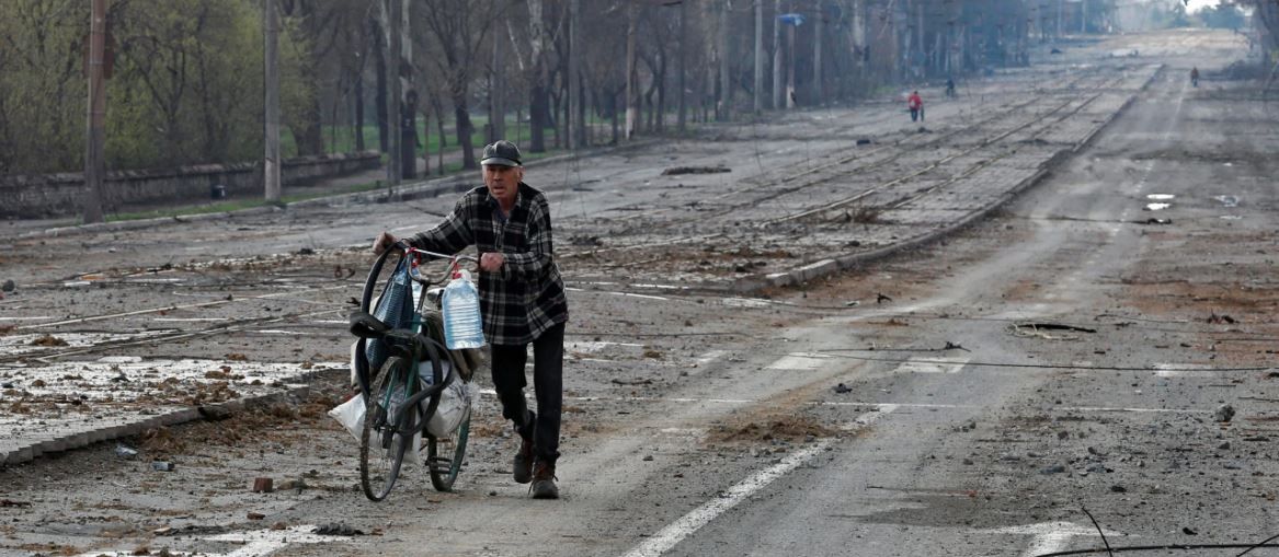 Mosca: «Annientate tutte le forze a Mariupol». Zelensky nel mirino