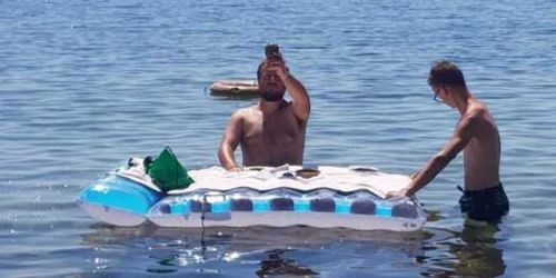 Messa in mare a Crotone, la Procura indaga per “offesa a una confessione religiosa”