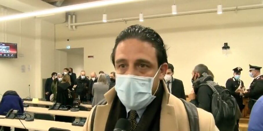 Reggio Emilia, a fuoco l’auto dell’avvocato del padre di Vincenzo Iaquinta