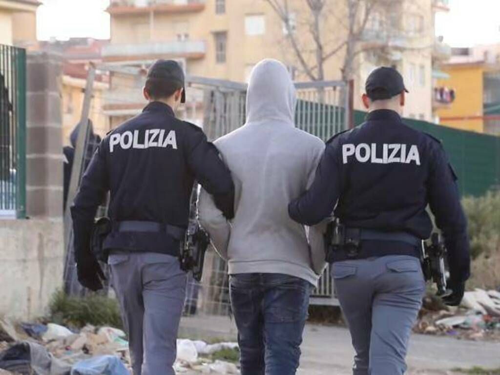 Tentato omicidio, padre e figlio arrestati