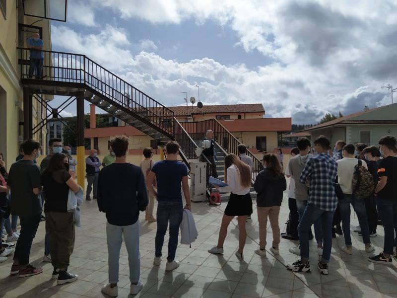 Incendio a San Gregorio d'Ippona, didattica anche per gli studenti del Liceo "Berto"