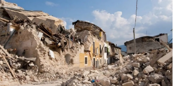 L’affare delle macerie, quando la ‘ndrangheta trasforma i terremoti in business