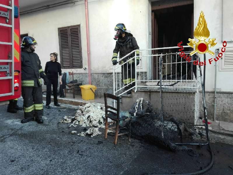 San Calogero, incendio nell'abitazione di un anziano