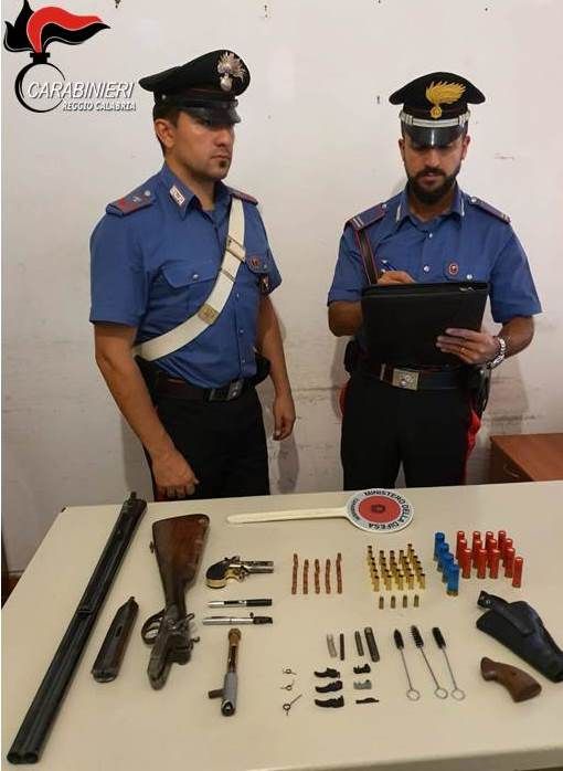 Gioia Tauro, 54enne arrestato dai carabinieri: era in possesso di un mini arsenale