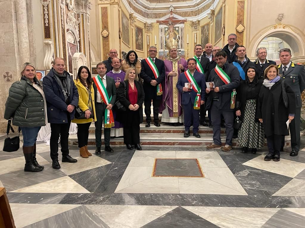 A Cassano le reliquie di don Pino Puglisi. «Investire sui giovani per combattere l’illegalità» – FOTO