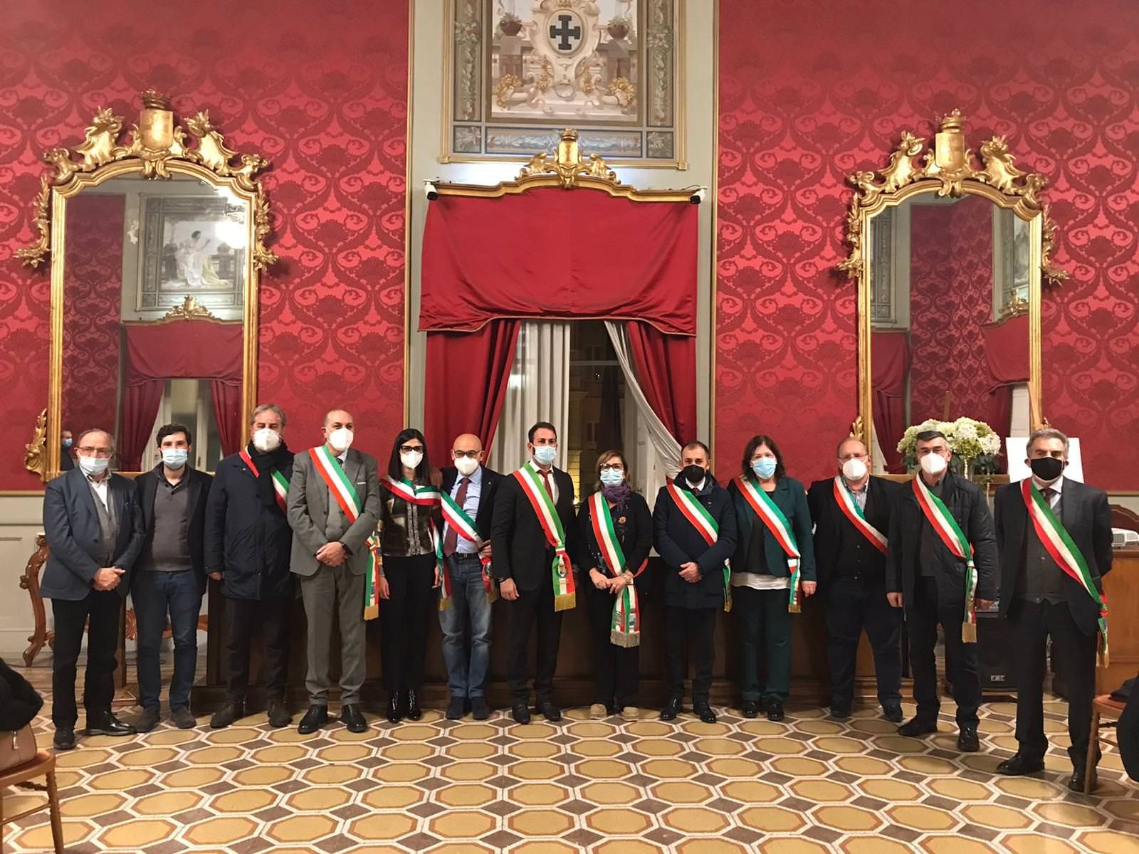 I sindaci invocano la riapertura degli ospedali e chiedono un incontro a Longo