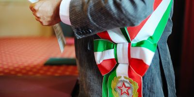 Uscenti che ci riprovano, ritorni di fiamma, “disparità” di genere. Le sfide elettorali nel Catanzarese – NOMI