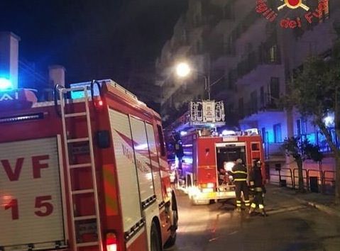 Fiamme in un appartamento, paura per una famiglia di Catanzaro