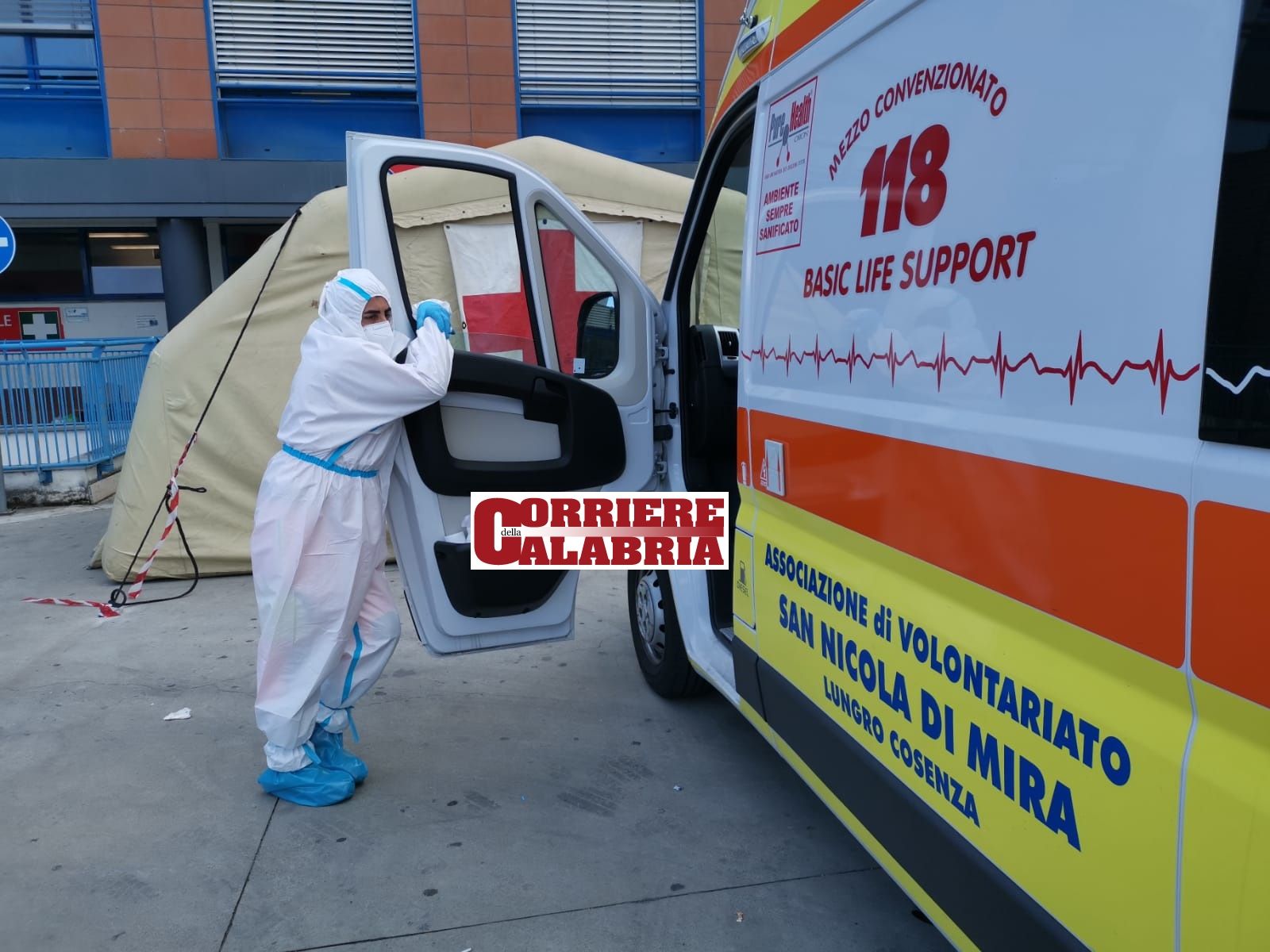 Cosenza, l’ospedale Annunziata piegato dal Covid. «Siamo stremati» – FOTO E VIDEO