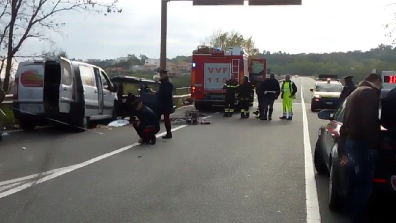 Scontro nel Catanzarese, un morto