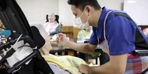 caregiver assistenza anziani