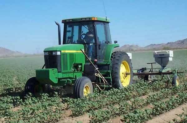Coldiretti lancia l'allarme: trattori a secco per la siccità
