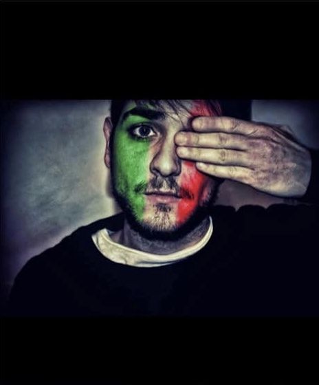 "Autoritratti di quarantena", Oliviero Toscani premia un giovane calabrese