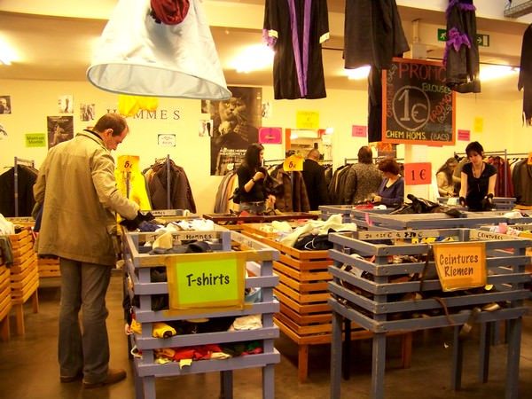 CAFFÈ EUROPE | Usi e riusi, tra ludoteche e “Piccoli niente”